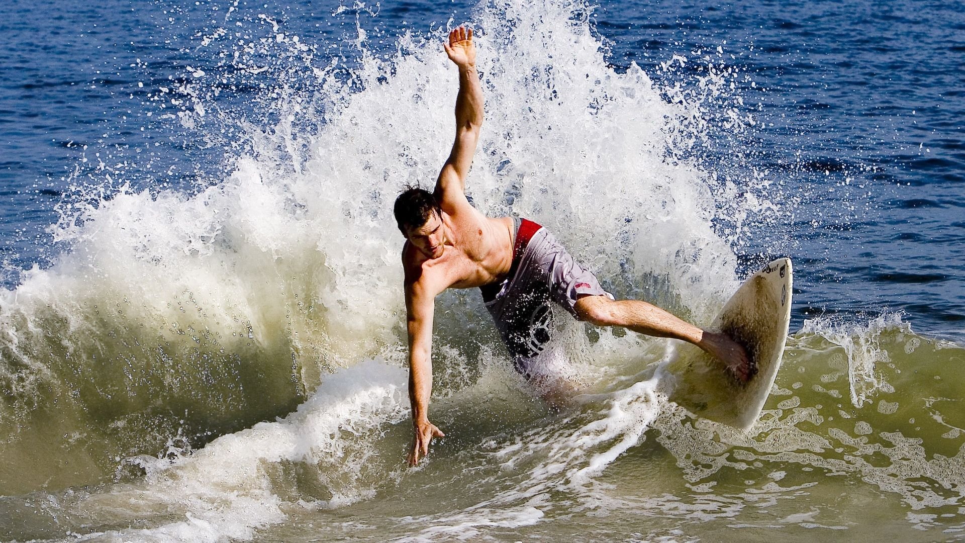 特斯·冯·迪克：灵活的中场运作，南非队进攻节奏不断加快，冯 斯特拉克